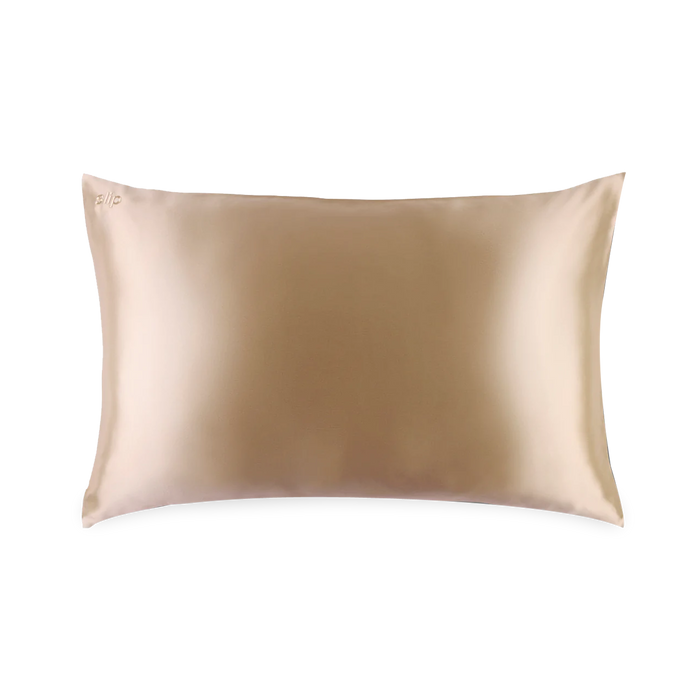 The Silk Pillowcase is made with the highest grade (6A) long fiber mulberry silk, with a thickness of 22 momme and non-toxic dyes.